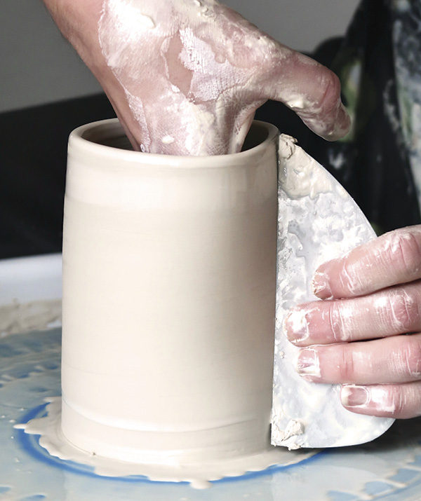 1 Throw a cylinder as a base for a mug.